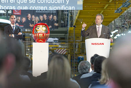 Från vänster Frank Torres, vd för Nissan Spanien, och Andy Palmer, planeringschef på Nissan i Barcelona-fabriken.